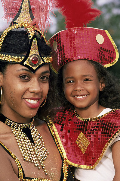 Mutter und Tochter im Kostüm  Heritage Day  Bermuda  Mittelamerika