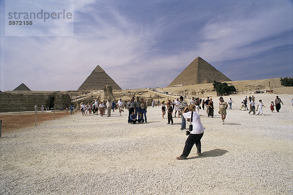 Pyramiden  Gizeh  UNESCO Weltkulturerbe  Kairo  Ägypten  Nordafrika  Afrika