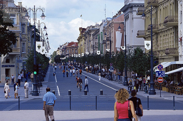 Gedimino Pospektas  der Hauptstraße von der modernen Stadt  Vilnius  Litauen  Baltikum  Europa