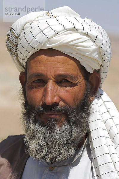 Lokale Mann  zwischen Herat und Maimana  nach Subzak Pass  Afghanistan  Asien