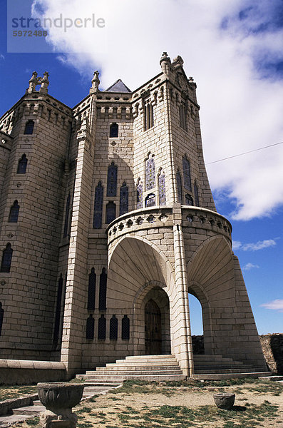 Eingang zum Palast der Bischöfe  von Gaudi  Astorga  Leon  Spanien  Europa