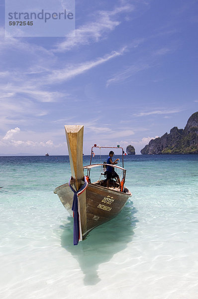 Yong Kasem Strand  bekannt als Monkey Beach  Phi Phi Don Island  Thailand  Südostasien  Asien