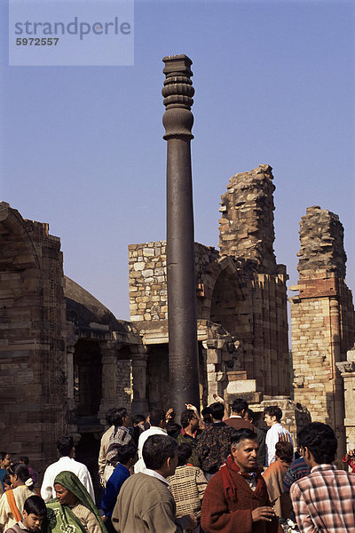 Eiserne Säule sechs Tonnen  sieben Meter hoch  Qutab Minar  Delhi  Indien  Asien