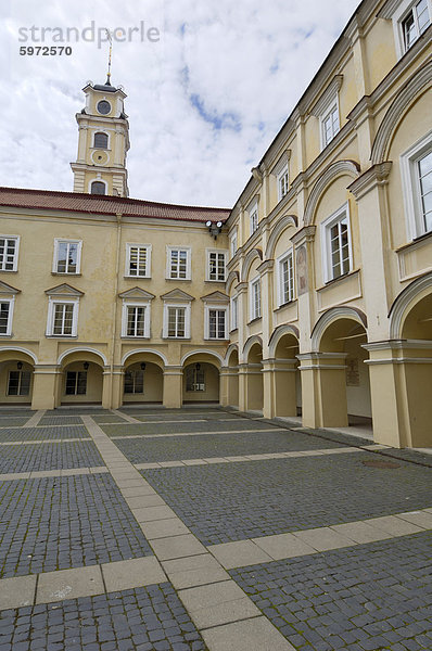 Hof in der Universität  Vilnius  Litauen  Baltikum  Europa