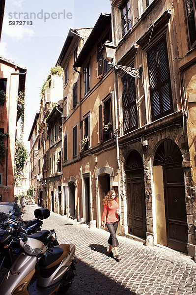 Gasse in Trastevere Viertel  Rom  Latium  Italien  Europa