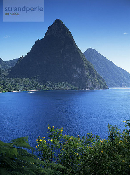 Die Pitons  St. Lucia  Luv Inseln  Westindische Inseln  Karibik  Mittelamerika