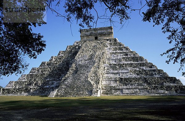 Große Pyramide (El Castillo)  Chichen Itza  UNESCO World Heritage Site  Yucatan  Mexiko  Nordamerika
