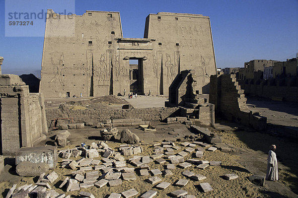 Pylon  Tempel des Horus  Edfu  Ägypten  Nordafrika  Afrika