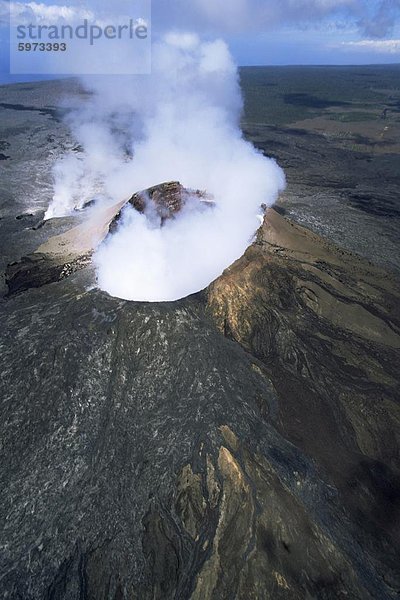 Die Pulu O Rußwesen Kegel  die aktive Entlüftung an der Südflanke des Vulkans Kilauea  UNESCO Weltkulturerbe  Big Island  Hawaii  Vereinigte Staaten von Amerika  Nordamerika