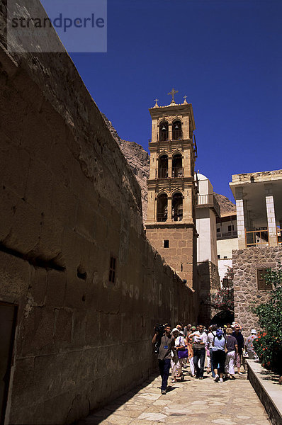 Touristen  St. Katharinen Kloster  UNESCO Weltkulturerbe  Sinai  Ägypten  Nordafrika  Afrika