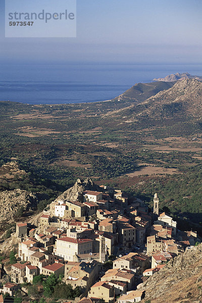 Blick von oben auf das Dorf Spéloncato in der Briagne Region  Korsika  Mittelmeer  Europa