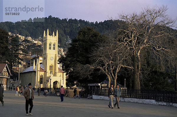 Die Square Mall und Christ Church  Simla (Shimla)  die alte britische Sommerhauptstadt  Bundesstaat Himachal Pradesh  Indien  Asien
