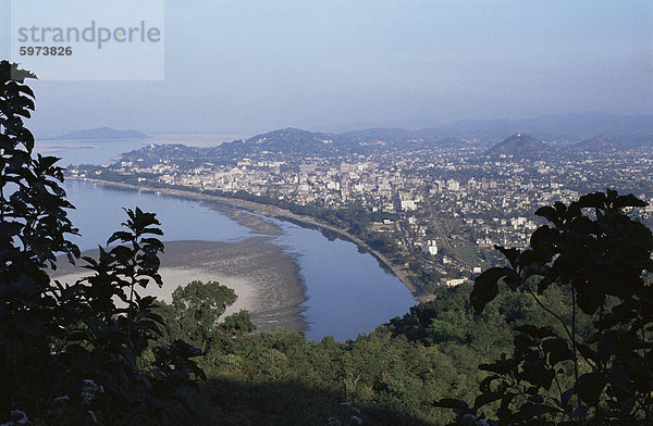 Der Brahmaputra River bei Gawuhati  Assam Zustand  Indien  Asien