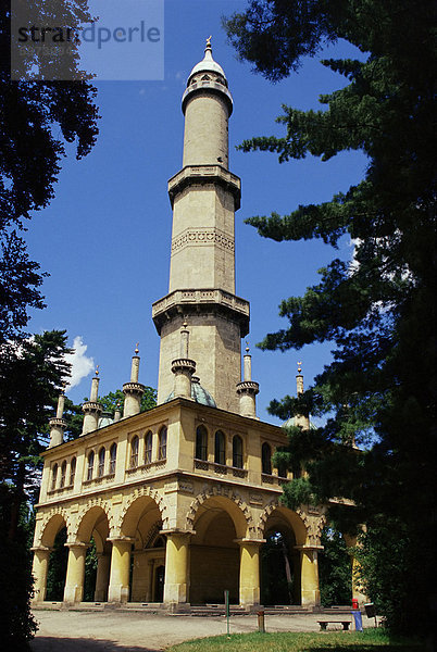 Europa Lifestyle Garten Tschechische Republik Tschechien Palast Schloß Schlösser UNESCO-Welterbe Lednice Minarett türkisch