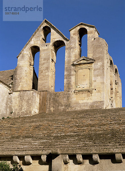 Alte Fenster  Abbay de Montmajour  in der Nähe von Arles  Bouches-du-Rhone  Provence  Frankreich  Europa