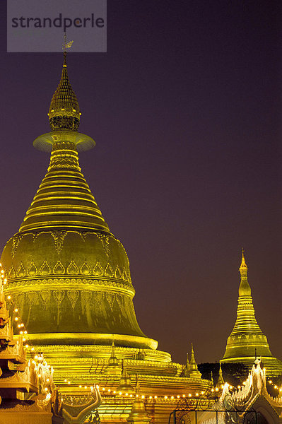 Mahaya Wizaya Pagode  mit Shwedagon Pagode hinter  Yangon (Rangoon)  Myanmar (Birma)  Asien