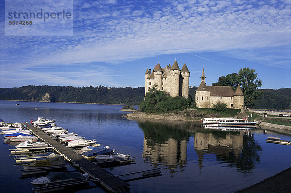 Château de Val  Fluss Dordogne  Bort-Les-Orgues  Département Cantal  Auvergne  Frankreich  Europa