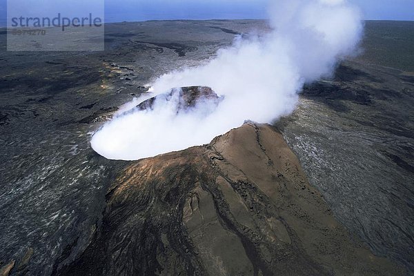 Die Pulu O Rußwesen Kegel  die aktive Entlüftung an der Südflanke des Vulkans Kilauea  UNESCO Weltkulturerbe  Big Island  Hawaii  Vereinigte Staaten von Amerika  Nordamerika