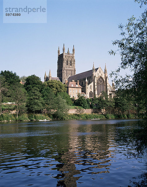 Kathedrale von Worcester und dem Fluss Severn  Worcester  Hereford und Worcester  England  Vereinigtes Königreich  Europa