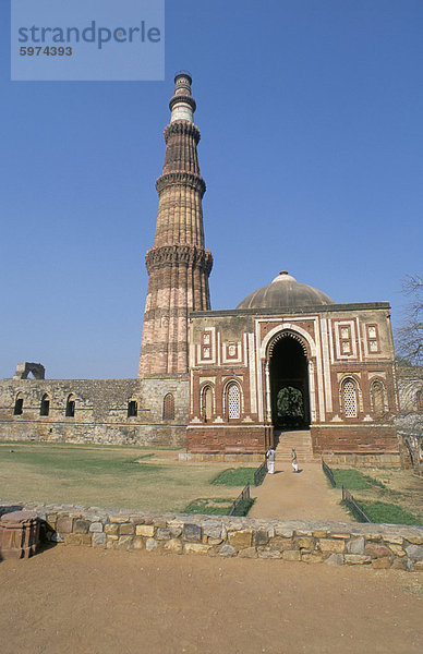 Qutab Minar (Qutub Minar)  datierend von ca. 1200AD  Delhi  Indien  Asien