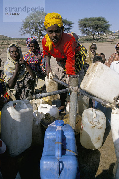 Wasser im somalischen Flüchtlings Camp  Ziziga  Äthiopien  Afrika