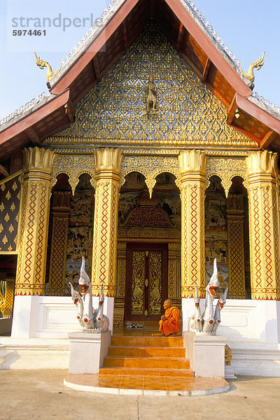 Mönch  Wat Ho Siang  Luang Prabang  UNESCO Weltkulturerbe  Laos  Indochina  Südostasien  Asien