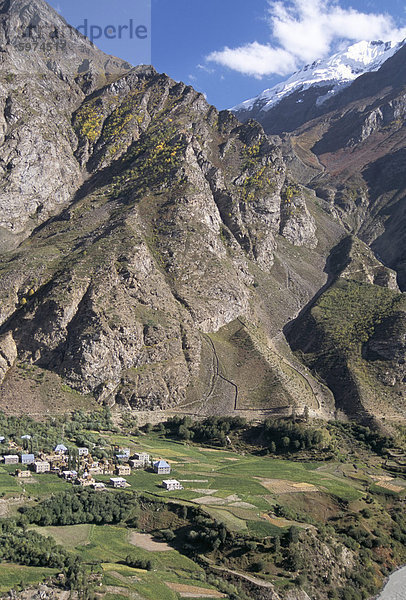 nahe Berg Tal Dorf Himachal Pradesh Asien Indien