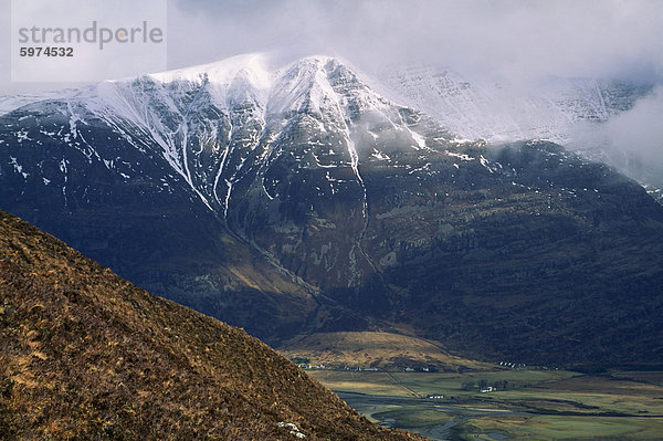 Torridon Dorf unter Liathach Gebirge  Hochlandregion  Schottland  Vereinigtes Königreich  Europa