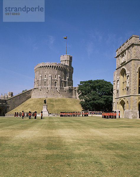 Obere Quadrangle  Windsor Castle  Berkshire  England  Vereinigtes Königreich  Europa