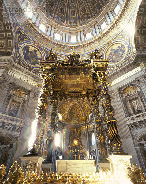 Innenraum von St. Peter  Vatikan  Rom  Latium  Italien  Europa