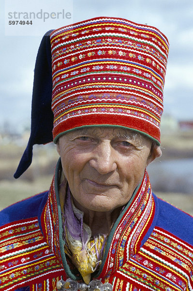 Sami man (Lapplander) in Kautokeino Kostüm  Finnmark  arktische Norwegen  Norwegen  Skandinavien  Europa