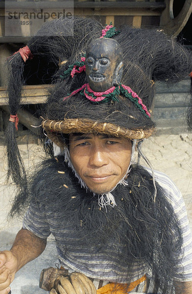 Porträt eines traditionellen Krieger  Bawomataluo Dorf  Insel Nias  Indonesien  Südostasien  Asien