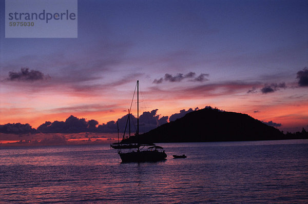 Sonnenuntergang  Ile Therese (Therese Insel)  Nordwestküste  Insel Mahe  Seychellen  Indischer Ozean  Afrika