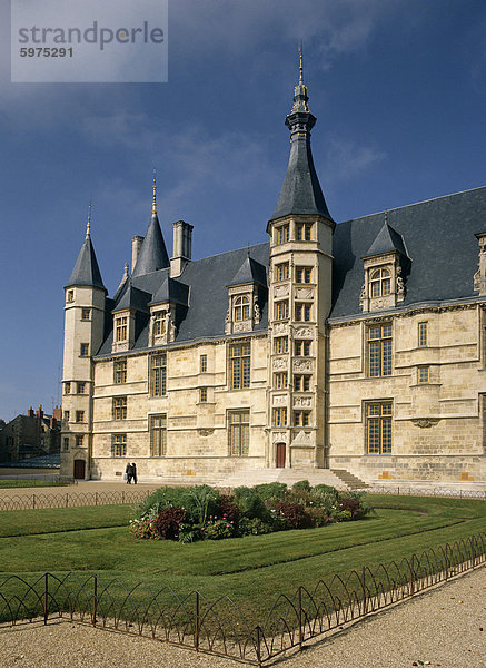 Fassade des Palazzo Ducale  Nevers  Burgund  Frankreich  Europa