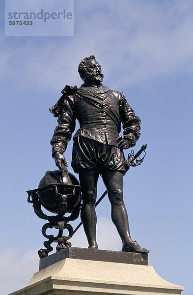 Statue von Sir Francis Drake  Plymouth  Devon  England  Vereinigtes Königreich  Europa