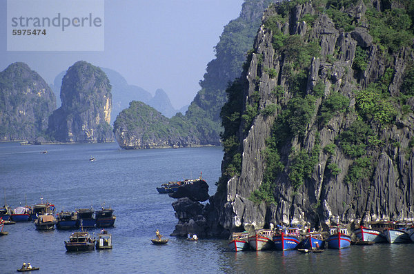 Ha Long Bay (Hektar-Long)  UNESCO World Heritage Site  Vietnam  Indochina  Südostasien  Asien
