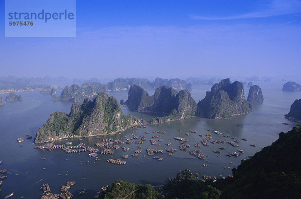 Ha Long Bay (Hektar-Long)  UNESCO Weltkulturerbe  Hong Gai  Vietnam  Indochina  Südostasien  Asien