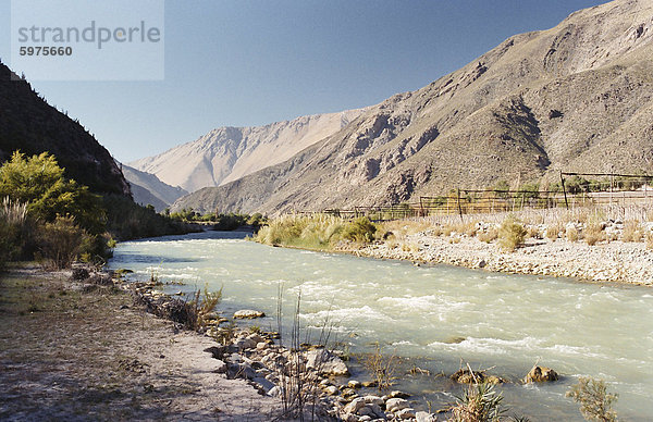 Berge  Stream und Weinberge  Elqui Valley  Chile  Südamerika