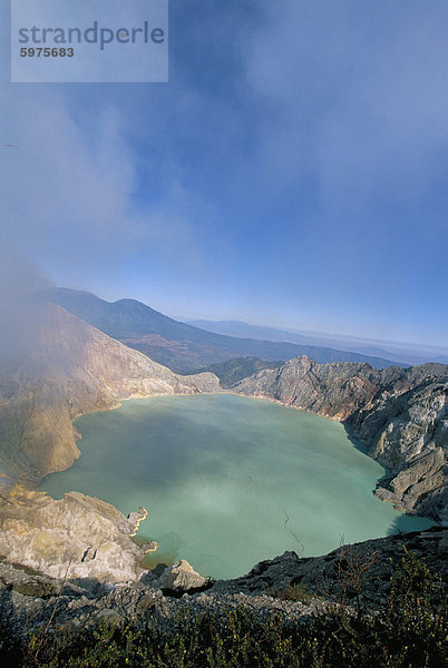 Rauch geblähten heraus vom Vulkan Vent  Schwefel-See  Kawah Ijen  Ijen Plateau  Java  Indonesien  Südostasien  Asien