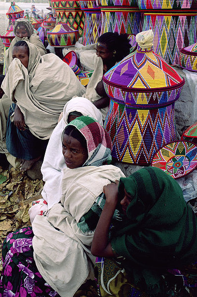 Frauen in Korb-Arbeitsmarkt  Axoum (Axum) (Aksum)  Tigre Gebiet  Äthiopien  Afrika