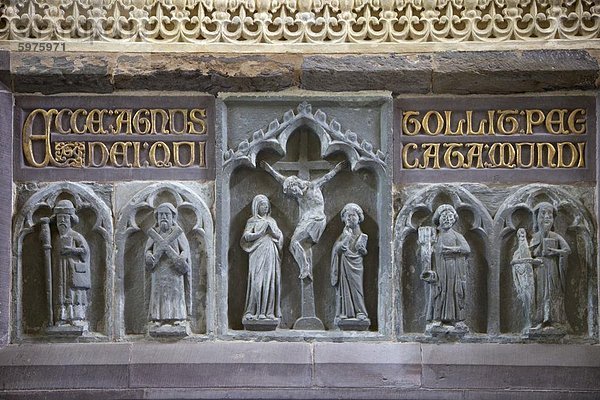 Heilige Dreifaltigkeit Kapelle Altar mittelalterliche Altarretabel mit St. James  St. Andrew  St. Peter und St. Paul  St. Davids Cathedral  Pembrokeshire Nationalpark  Wales  Vereinigtes Königreich  Europa