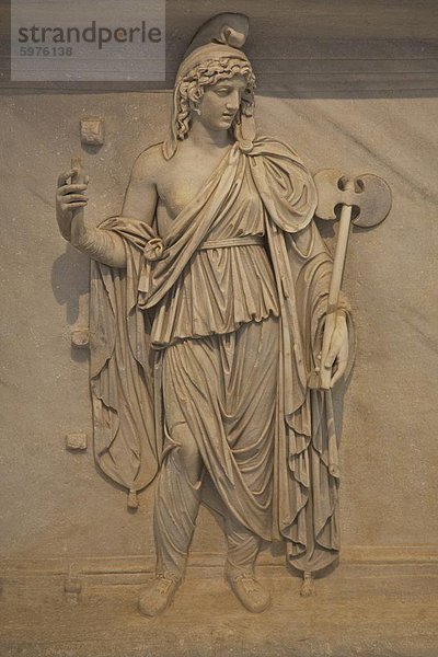 Reliefs aus Hadrianeum in Rom Farnese Ausgrabungen  Archäologisches Nationalmuseum Neapel  Kampanien  Italien  Europa