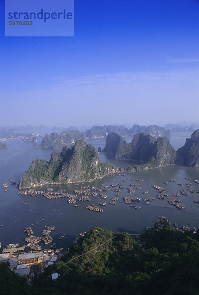 Ha Long Bay (Hektar-Long)  UNESCO Weltkulturerbe  Hong Gai  Vietnam  Indochina  Südostasien  Asien