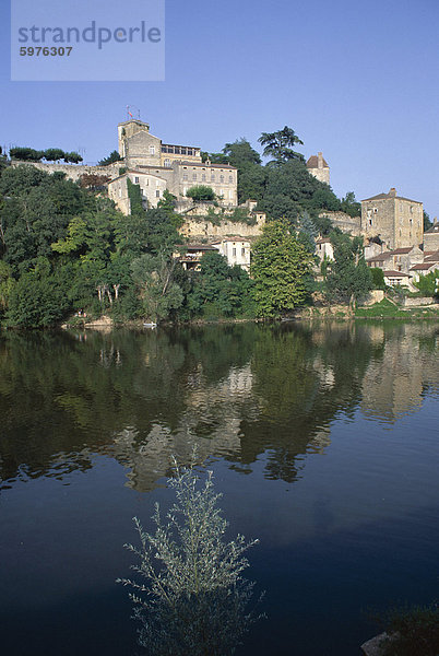 Fluss Lot  Puy l ' EVEQUE  in der Nähe von Cahors  Lot  Midi-Pyrenees  Frankreich  Europa