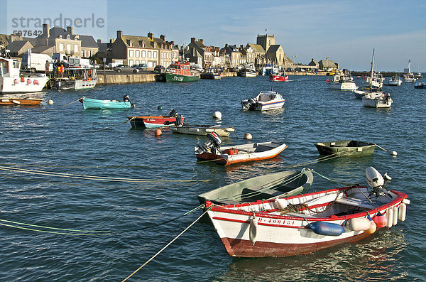 Hafen Frankreich Europa Gebäude Boot Hintergrund Kirche angeln Manche Normandie