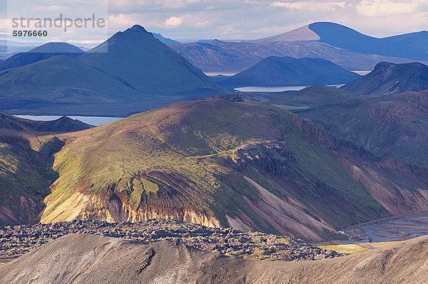 Laugahraun Lavafeld gesehen von den Hängen des Blahnukur  Gebiet von Landmannalaugar  Fjallabak Gebiet  Island  Europa