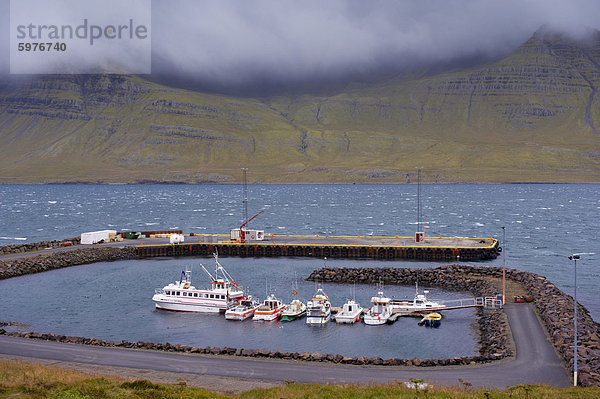 Stodvarfjordur Hafen der Region Osten Fjorde (Austurland)  Island  Polarregionen