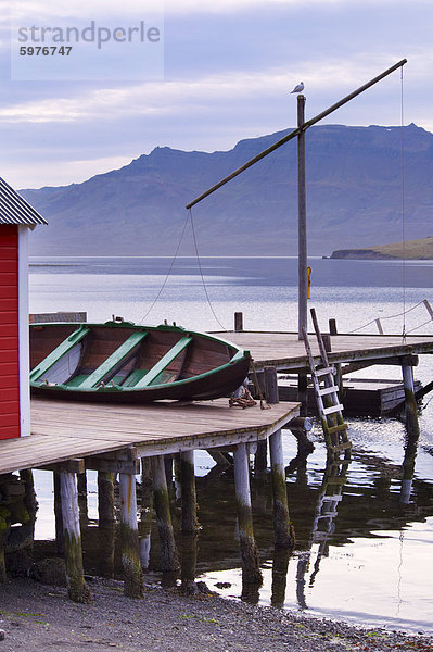 Boote in Eskifjordur Dorf  Eskifjordur Fjord  East Fjorde Gebiet (Austurland)  Island  Polarregionen