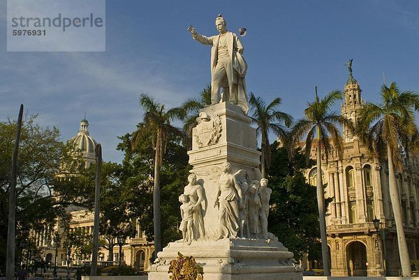 Denkmal im Zentrum von Havanna  Kuba  Westindische Inseln  Karibik  Mittelamerika
