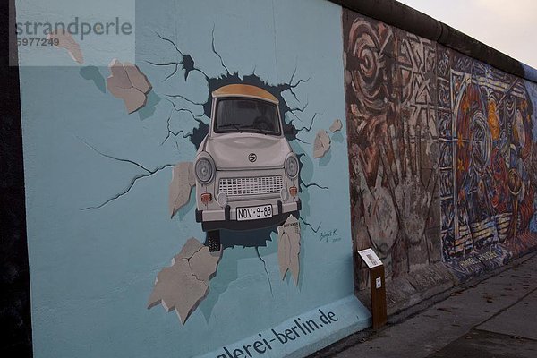 Berliner Mauer  East Side Gallery am Muhlenstrasse  Berlin  Deutschland  Europa